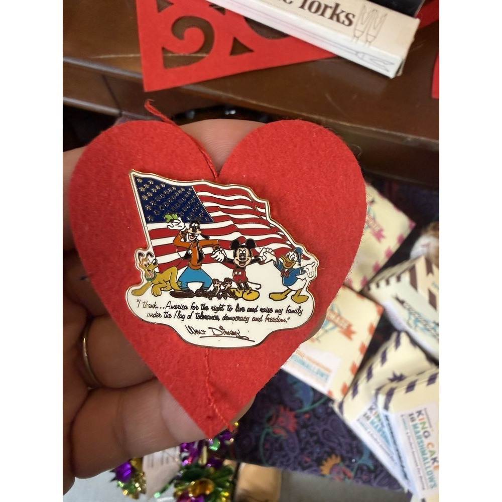 Disney Parks Mickey Mouse Pin‎ 2002 Patriotic Donald Goofy Pluto American Flag